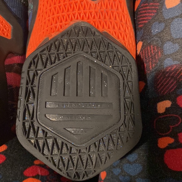 Nike Lebron AKRONLITE SZ11 NeverWorn - Picture 4 of 4